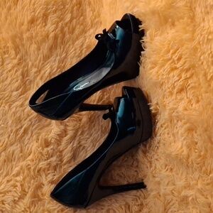 Jessica Simpson Black Patent 8.5 medium heel